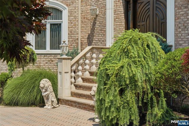 1 Wimbledon Court, Cedar Grove, NJ 07009