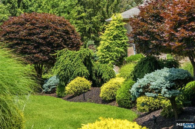 1 Wimbledon Court, Cedar Grove, NJ 07009
