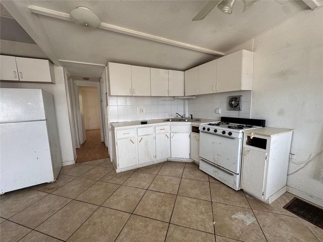 2049 CHAMPION STREET, Sarasota, FL 34231