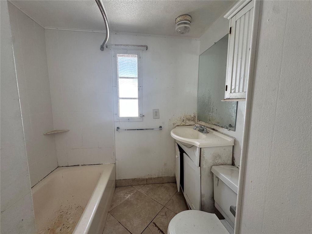 Image 11 of property listing at 2049 CHAMPION STREET, Sarasota, FL 34231