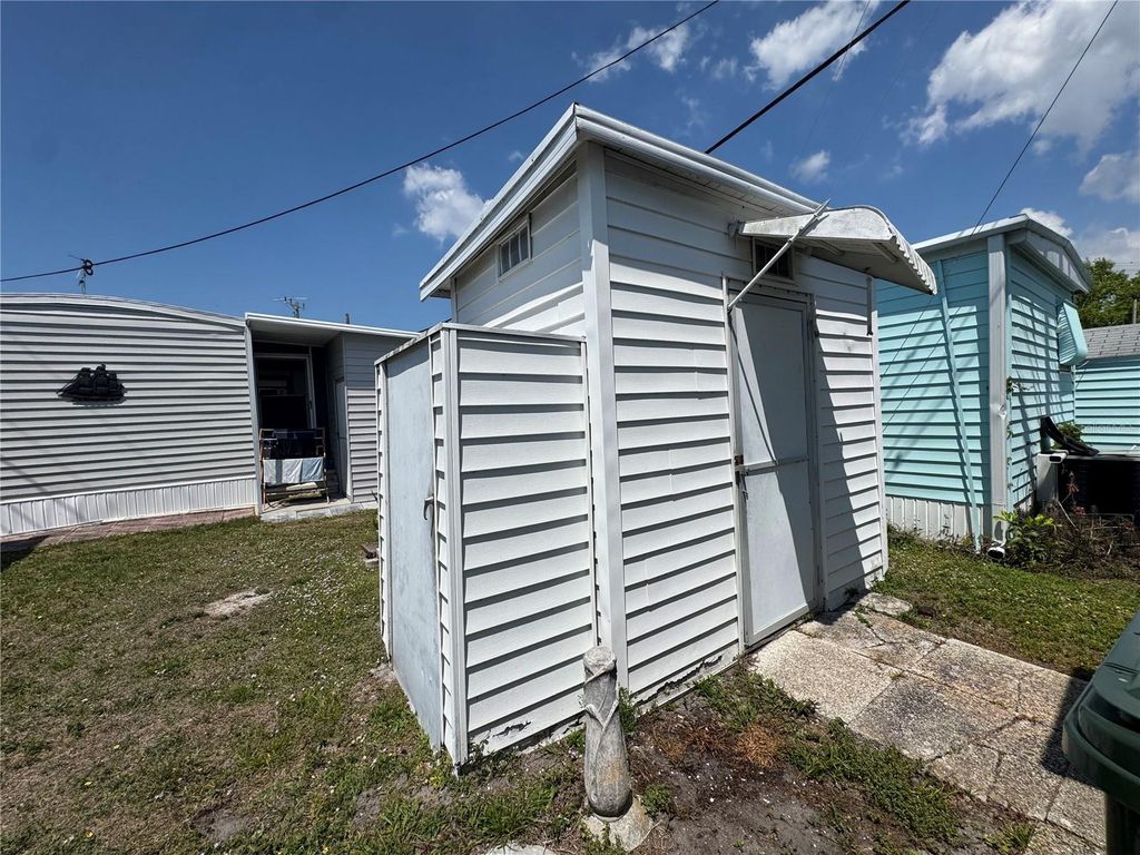 Image 12 of property listing at 2049 CHAMPION STREET, Sarasota, FL 34231