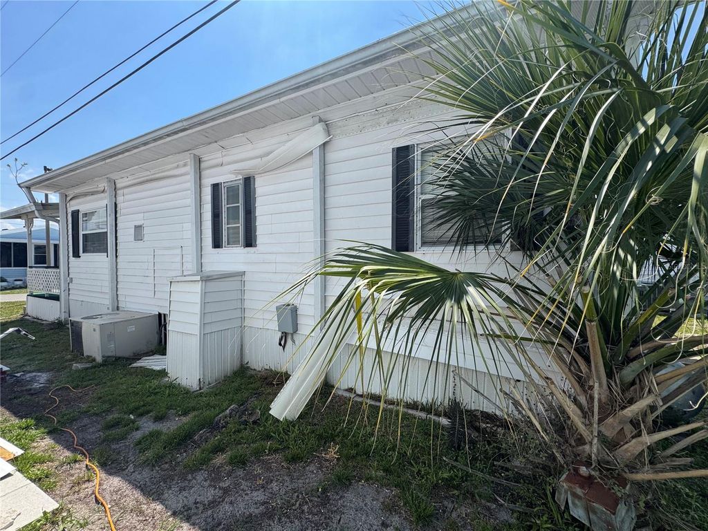 Image 3 of property listing at 2049 CHAMPION STREET, Sarasota, FL 34231