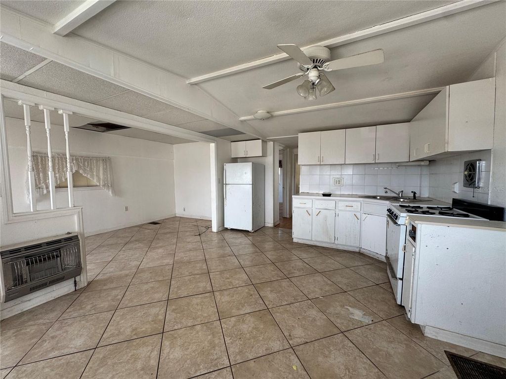 Image 5 of property listing at 2049 CHAMPION STREET, Sarasota, FL 34231