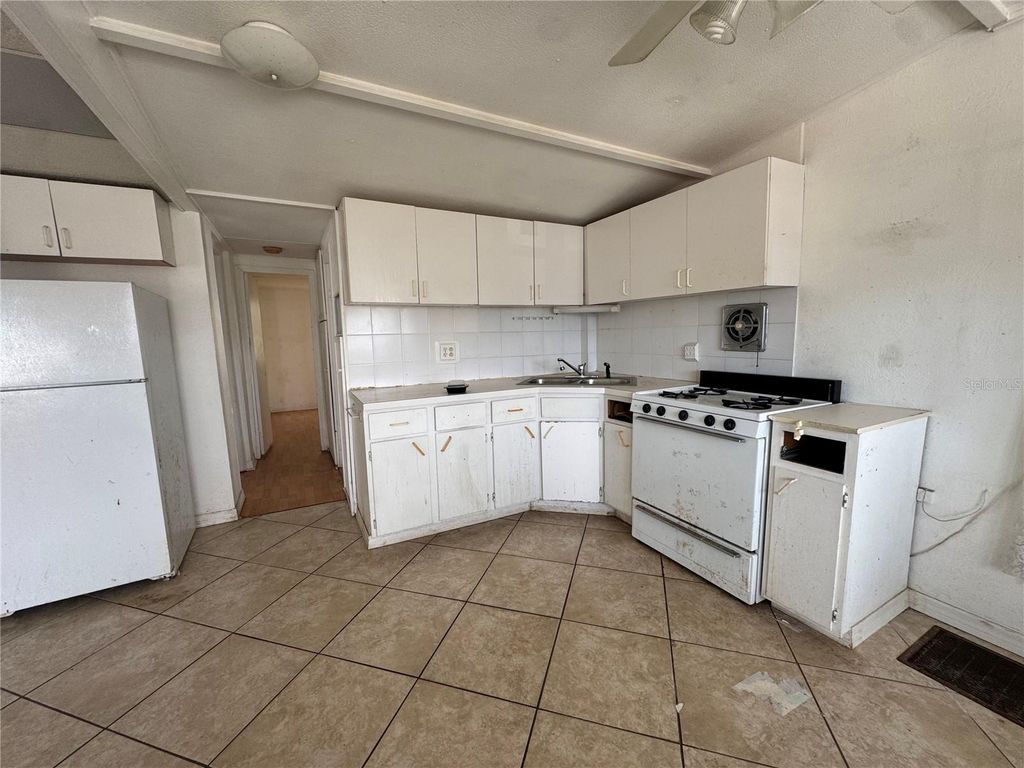 Image 6 of property listing at 2049 CHAMPION STREET, Sarasota, FL 34231