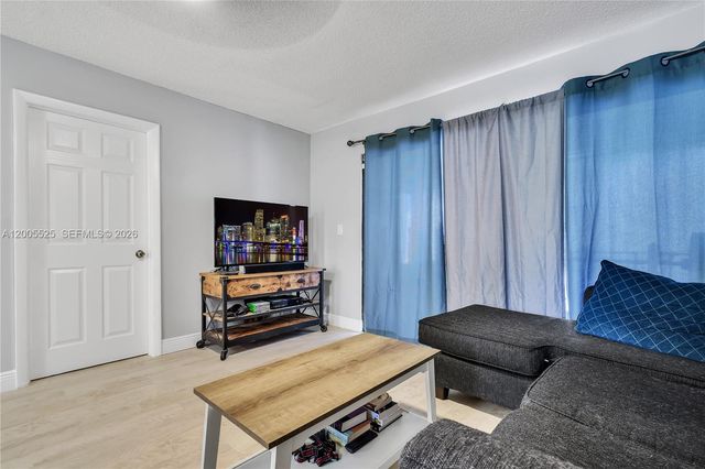 3777 NW 78th Ave 15A, Davie, FL 33024