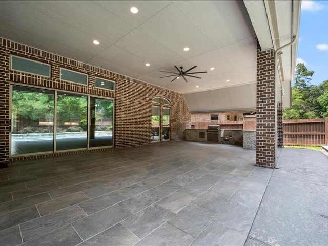 17306 Sages Ravine Drive, Humble, TX 77346
