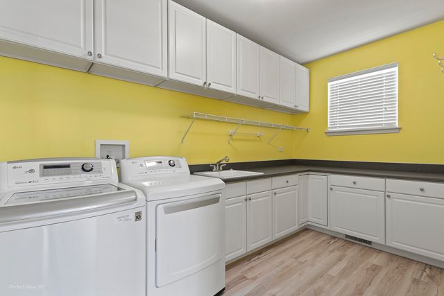 621 Mansfield Way, Oswego, IL 60543