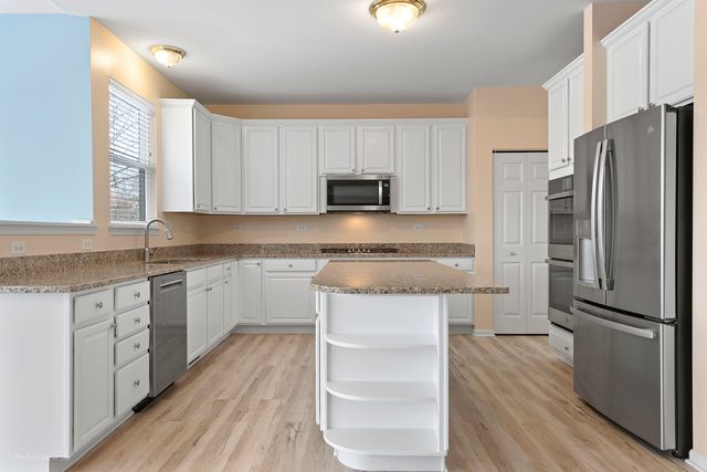 621 Mansfield Way, Oswego, IL 60543