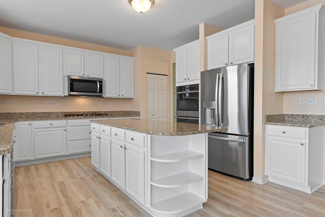 621 Mansfield Way, Oswego, IL 60543