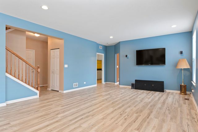 621 Mansfield Way, Oswego, IL 60543