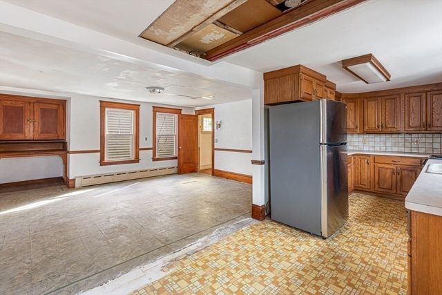 1292 Riverside Ave, Somerset, MA 02726