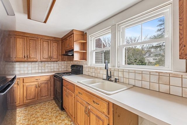 1292 Riverside Ave, Somerset, MA 02726