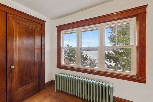 1292 Riverside Ave, Somerset, MA 02726