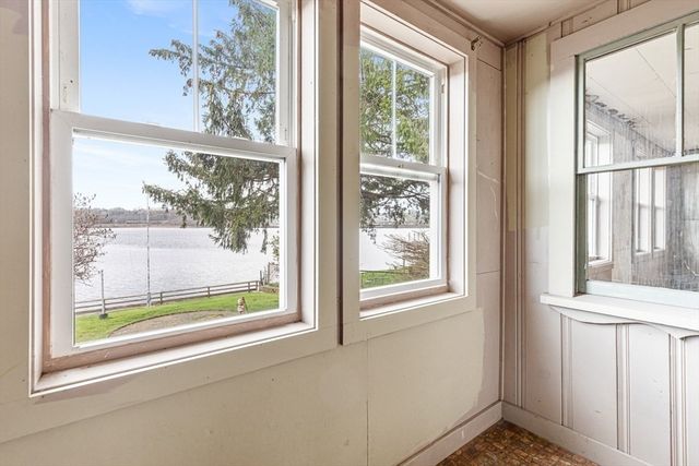 1292 Riverside Ave, Somerset, MA 02726