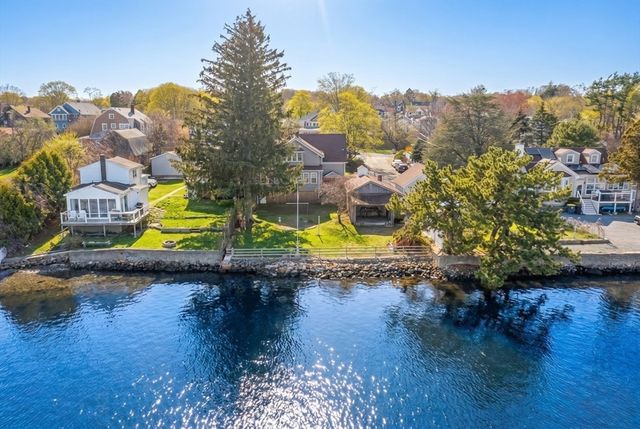1292 Riverside Ave, Somerset, MA 02726