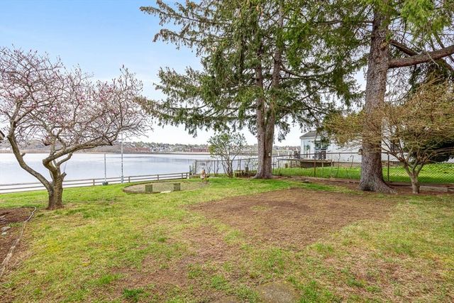 1292 Riverside Ave, Somerset, MA 02726