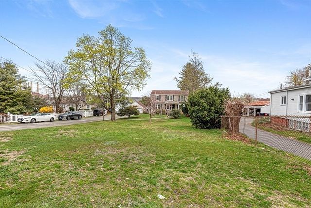 1292 Riverside Ave, Somerset, MA 02726