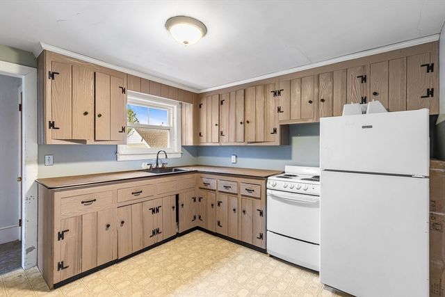1292 Riverside Ave, Somerset, MA 02726