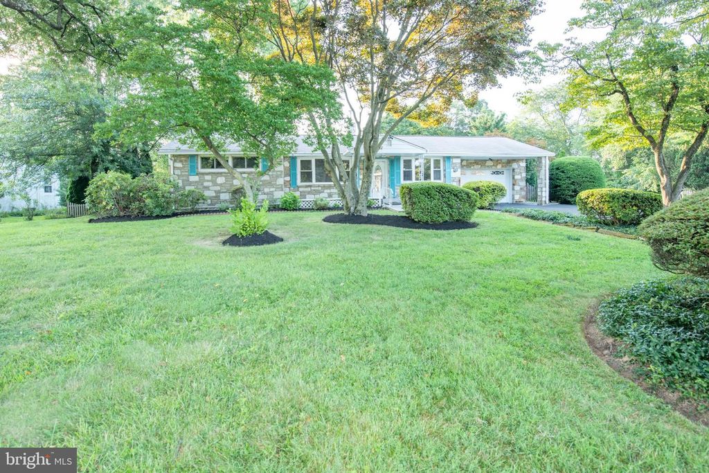 8 WORTHINGTON MILL RD, Richboro, PA 18954