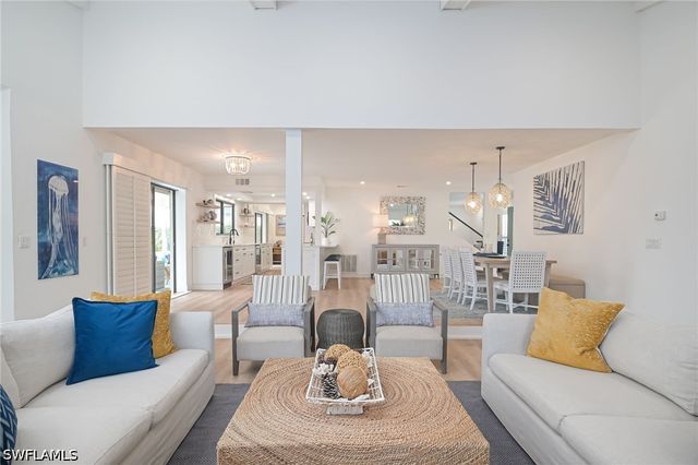 1420 Jewel Box AVE, Naples, FL 34102