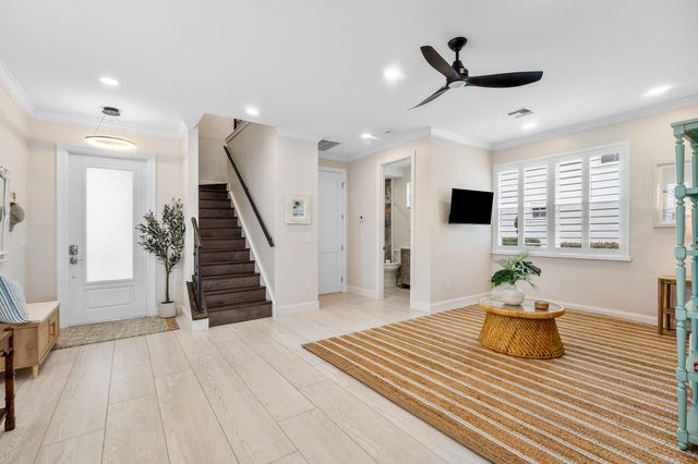 550 Tomahawk Court, Palm Beach Gardens, FL 33410
