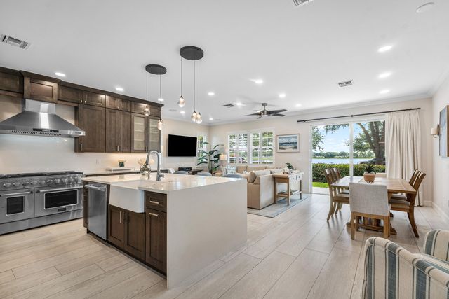 550 Tomahawk Court, Palm Beach Gardens, FL 33410
