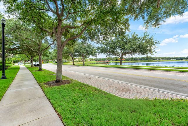 550 Tomahawk Court, Palm Beach Gardens, FL 33410
