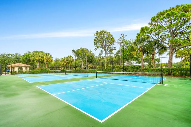 550 Tomahawk Court, Palm Beach Gardens, FL 33410