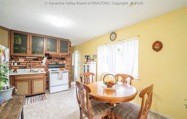 2009 Wilson Avenue, St Albans, WV 25177