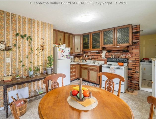 2009 Wilson Avenue, St Albans, WV 25177