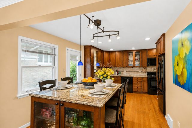 9120 Karlov Avenue, Oak Lawn, IL 60453
