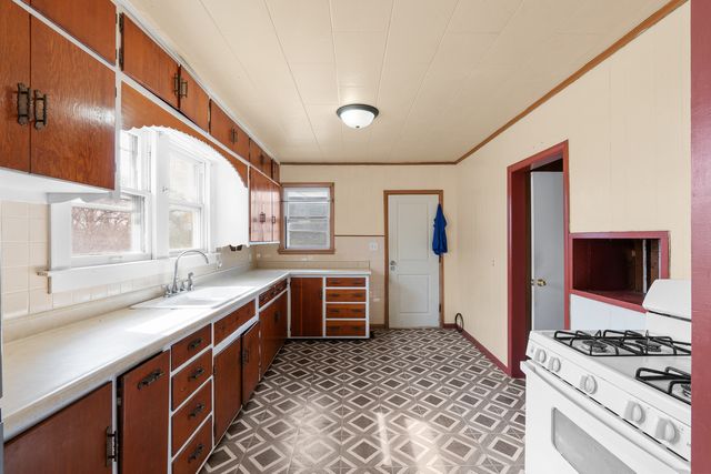 3940 12th Street, Rock Island, IL 61201