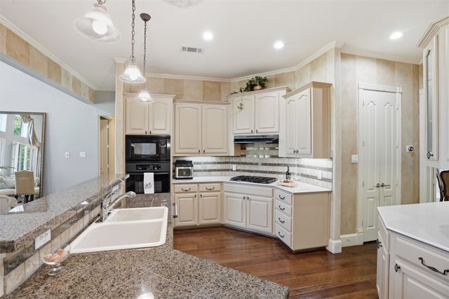 8830 Kameryn Lane, Lantana, TX 76226