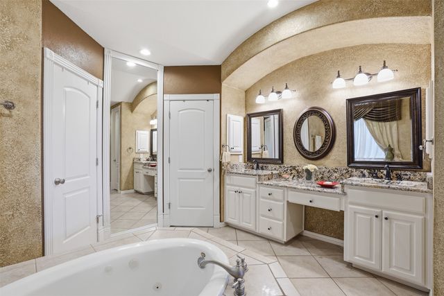 8830 Kameryn Lane, Lantana, TX 76226