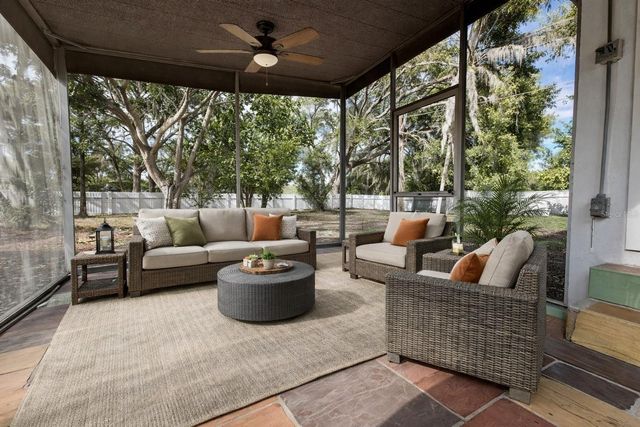 8023 COUNTRY CLUB ROAD N, St Petersburg, FL 33710