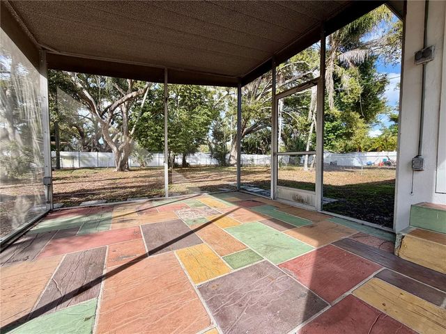 8023 COUNTRY CLUB ROAD N, St Petersburg, FL 33710