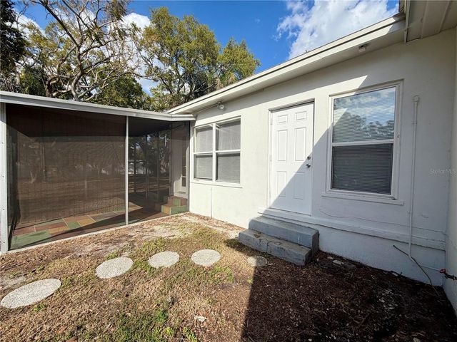 8023 COUNTRY CLUB ROAD N, St Petersburg, FL 33710