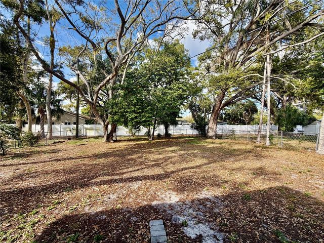 8023 COUNTRY CLUB ROAD N, St Petersburg, FL 33710