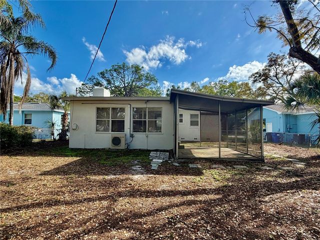 8023 COUNTRY CLUB ROAD N, St Petersburg, FL 33710