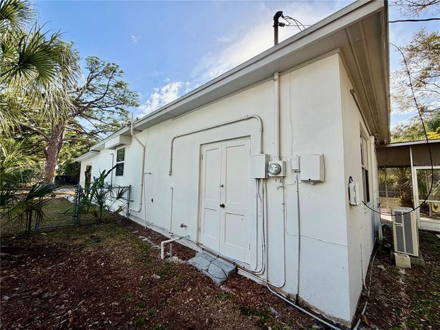 8023 COUNTRY CLUB ROAD N, St Petersburg, FL 33710