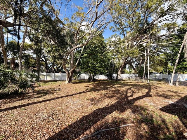 8023 COUNTRY CLUB ROAD N, St Petersburg, FL 33710