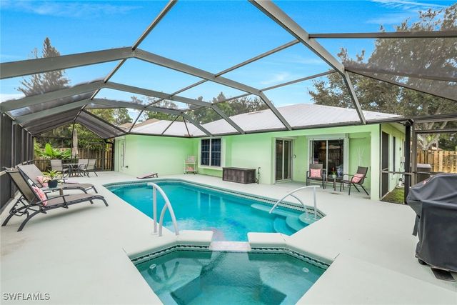 45 Wickliffe DR, Naples, FL 34110