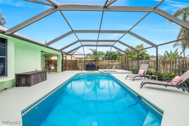 45 Wickliffe DR, Naples, FL 34110