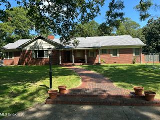 401 E Adams Avenue, Greenwood, MS 38930