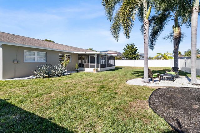 8823 KENWOOD ROAD, Seminole, FL 33777