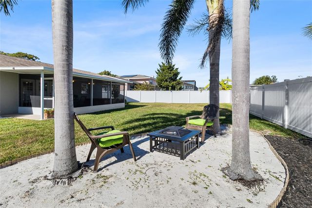 8823 KENWOOD ROAD, Seminole, FL 33777