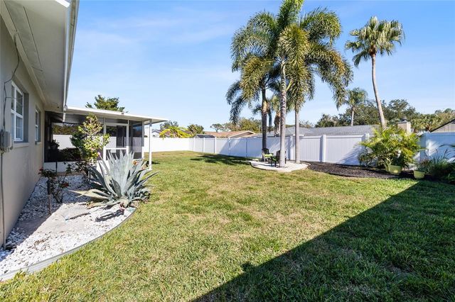 8823 KENWOOD ROAD, Seminole, FL 33777