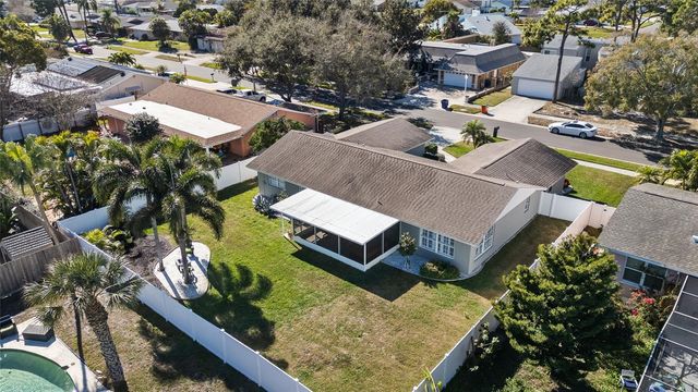 8823 KENWOOD ROAD, Seminole, FL 33777