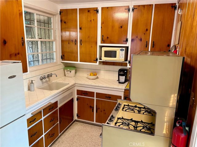 7738 Kraft Avenue, North Hollywood, CA 91605