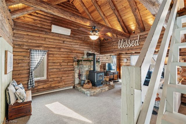 410 Apple Hill Drive N, Howard, OH 43028